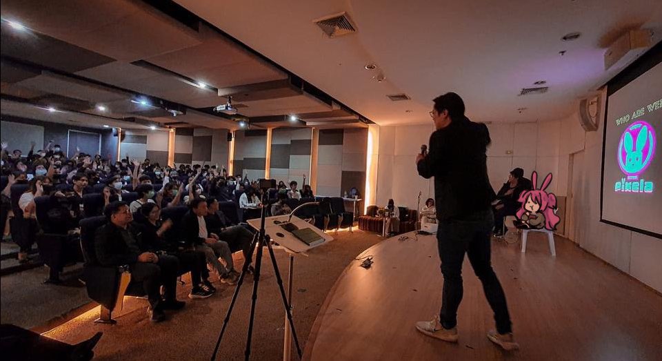PixelaProject's tweet photo. รับบทครูพี่โอม ที่มหาวิทยาลัยศรีปทุม 
วันนี้มีนักศึกษาเข้าร่วมเยอะเลย💕ตั้งใจก���นสุด ๆ https://t.co/wgdEsREfnd