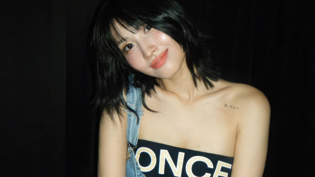 pogzilla1's tweet photo. #MOMO Desktop Wallpapers

#TWICE #트와이스 #모모 https://t.co/i7aRH6td0c