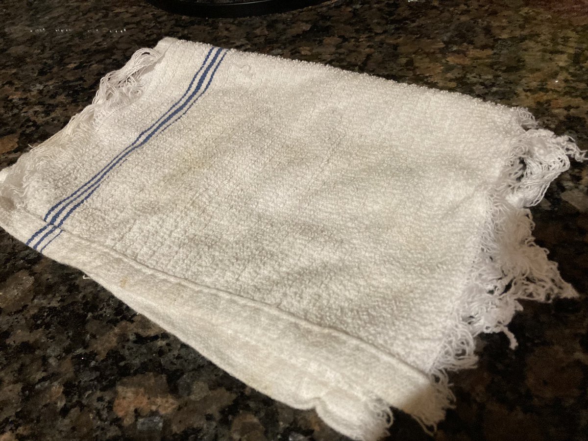 702Sunshine's tweet photo. Haven’t done a hack in a quick minute.. Bar mop towels make perfect kitchen towels! Sams club $15-16$ for a big pack! They bleach out Amazing &amp; I snip a couple in half also for random cleaning as they r terry cloth soft!! 🫶🏼 #Helpfulhacks https://t.co/4s2pzfhPxy