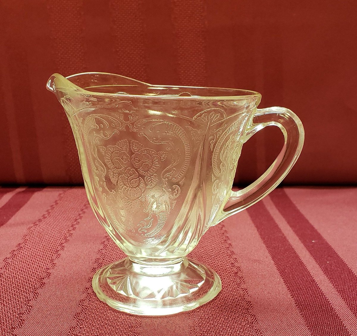 Lyn_Bluefish901's tweet image. ROYAL LACE Creamer, Crystal Clear Glass, Lace Pattern, Lovely &amp;amp; Large, 1930s Hazel Alas, Kitchen Dining, T.V. Movie Prop, MINT tuppu.net/dcc38e9c #AmazingFunVintage #Etsy #KitchenDining