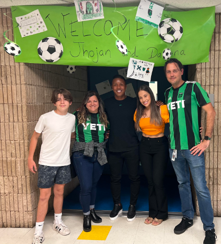 RRISD_TheBarrow's tweet photo. Thank you to Jhojan and Dayana for visiting our campus @AndersonMillEl today and sharing your experiences. The scholars truly enjoyed it and learned a lot about hard work, dedication, and following your dreams. @AustinFC @molina317 @dayanabg18 #HispanicHeritageMonth https://t.co/jrfc3RyYQh