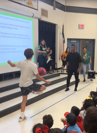 RRISD_TheBarrow's tweet photo. Thank you to Jhojan and Dayana for visiting our campus @AndersonMillEl today and sharing your experiences. The scholars truly enjoyed it and learned a lot about hard work, dedication, and following your dreams. @AustinFC @molina317 @dayanabg18 #HispanicHeritageMonth https://t.co/jrfc3RyYQh