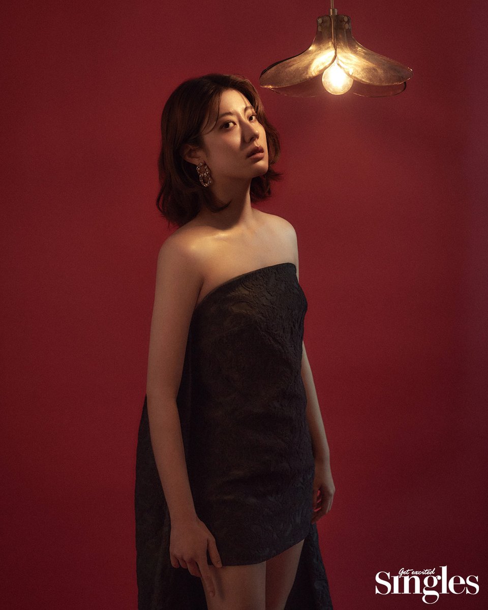 어제 막 첫 방송을 마친 드라마 #하이쿠키 의 주역 #남지현 #최현욱 #정다빈 을 만났습니다. 웃음이 끊이지 않았던 세 배우의 인터뷰와 화보는 <싱글...