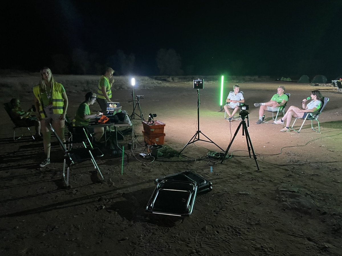 Did you already see the every day livestream? 🎤 We actually built a set in the outback and interview crew members about their experiences of the day 🏎️💚 You can also watch it here afterwards on YouTube youtube.com/live/X2bmFw-_N… @tdsolarracing @WorldSolarChlg #DrivenToGetThere