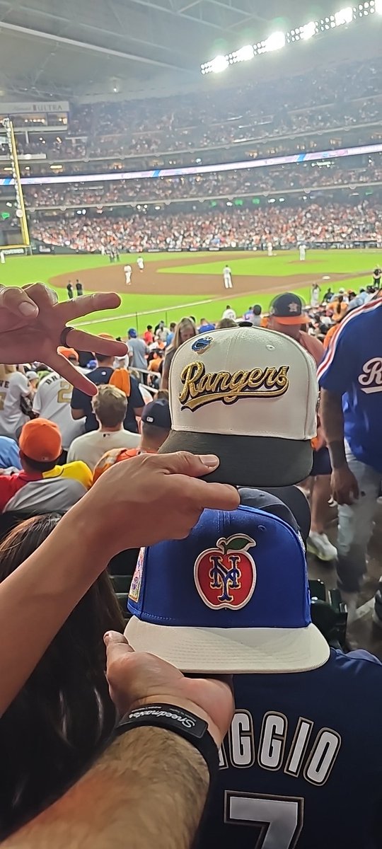 DavidAlbanJr's tweet photo. Thank you @Max_Scherzer from a loyal @mets fan! #StraightUpTX #goandgetit @HurtadoBBQ we ought here @MinuteMaidPark #alcs @Rangers https://t.co/faeU7DKPVy