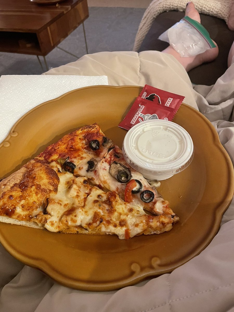 JesssWithaJ's tweet photo. Leftover pizza and an iced foot. https://t.co/vzAEyWu7MY