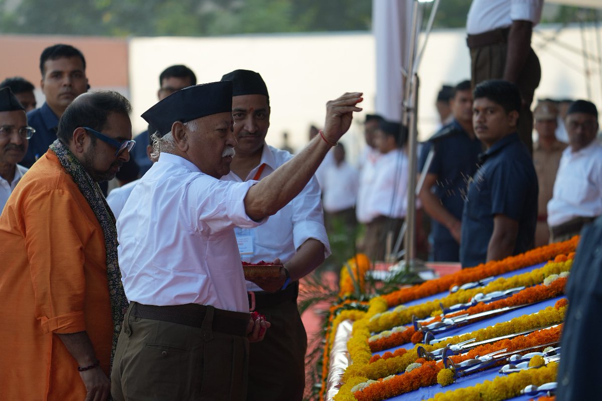 vskmalwa's tweet photo. विजयादशमी शस्त्र पूजन 
#RSSMalwa_Vijayadashami2023
#RSSnagpur2023 https://t.co/uHP1Mf2zvb