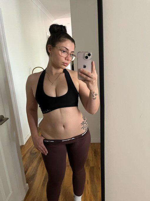 Front or Back ? 🍒🍑  https://t.co/PeonuBzbMB https://t.co/lA9jcX2bhT