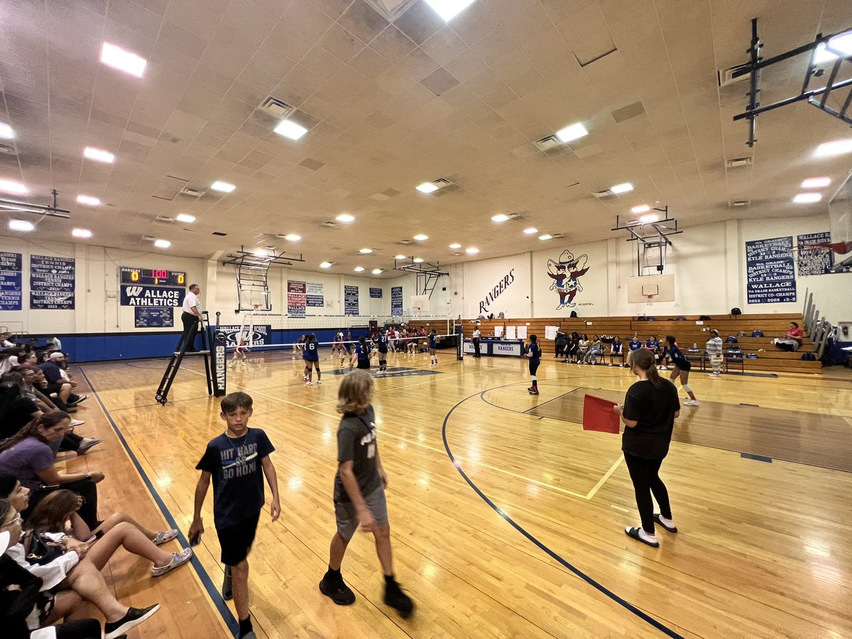 CoachLMoffett's tweet photo. Congrats to our @HaysCISD #MSVB teams on a Gr8 season. Enjoyed watching their final games tonight. #LetsGo @drwrighthays @DustyGibbs18 @jggomezsr @MarivelSedillo @SMS_Wolverines @chapa_athletics @DMS_Mustangs @MMSTigerSports  @BartonBobcats  @wmsrangers https://t.co/JIVqz3z1IO