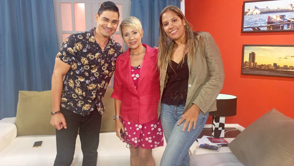 leybergomeztv's tweet photo. Este lunes recibimos a la joven y talentosa guitarrista Mabel González https://t.co/cMlLWIvvM4