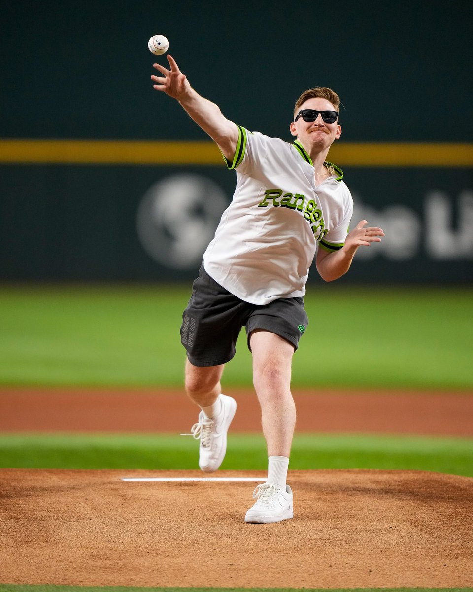 scump's tweet photo. LETS GOOOOOOOO @Rangers https://t.co/KAdmVAU1MW