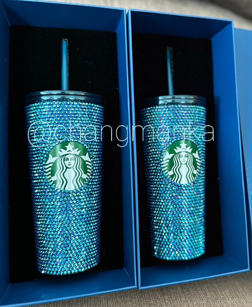 25th Anniversary Blue Bling Cold Cup (16oz.) 
♥️ พร้อมส่ง ❤️ ส่งฟรี
♥️ ราคาใบละ 4,550 บาท
♥️ สนใจสอบถามขอดูเพิ่มเติมทักทางเมนชั่นหรือDMได้เลยค่ะ

#แก้วสตาร์บัค #แก้วstarbucks #StarbucksThailand #แก้วสตาร์บัคส์ #ตลาดนัดStarbucks #Starbucks #รับหิ้วstarbucks #รับหิ้วแก้วสตาร์บัค
