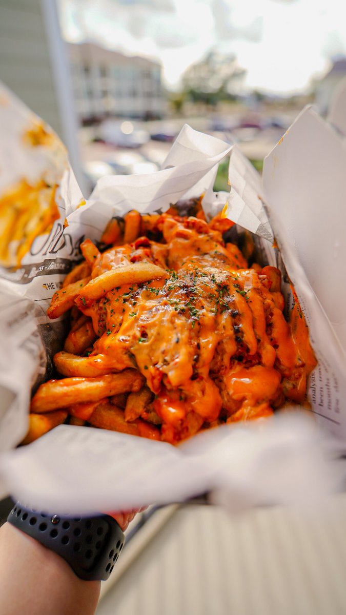 taleoftony's tweet image. Social media is mad weird