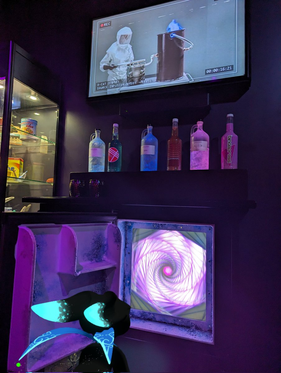 EdeamousVR's tweet photo. 🐱🐺 Went to Meow Wolf with friends! It was.... Like going home! 💙👽 (But people should step messing with transdimensional forces without reading a manual first).

#VRG #TwitchCon #lasvegas #meowwolf #vtubwe #artuber https://t.co/TMf28dUscP