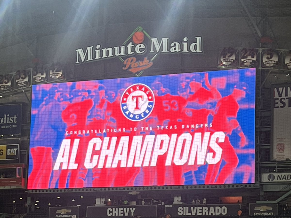 shawnsilman's tweet photo. Such a beautiful sight! #ALCS #chanps @Rangers https://t.co/HeP5UZGgmj