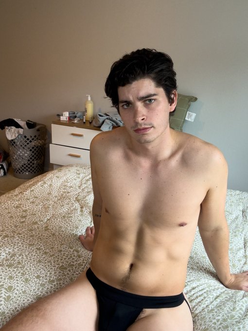 pouty facee https://t.co/tkPj33QMyG