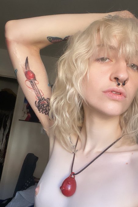 🦅🖤⚔️ https://t.co/zyYJs6PJcX<a href="/tag/berserk"class="tags"><span>#berserk</span></a><a href="/tag/nsfwtwt"class="tags"><span>#nsfwtwt</span></a>