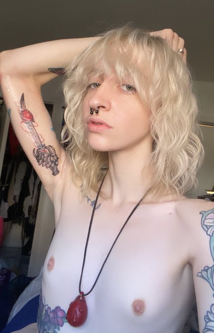 🦅🖤⚔️ https://t.co/zyYJs6PJcX<a href="/tag/berserk"class="tags"><span>#berserk</span></a><a href="/tag/nsfwtwt"class="tags"><span>#nsfwtwt</span></a>