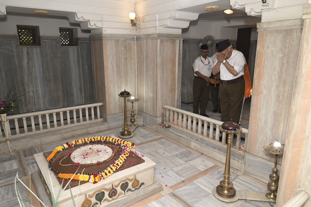 RSSorg's tweet photo. हमारे देश के खिलाड़ियों ने एशियाई खेलों में पहली बार 100 से अधिक – 107 पदक (28 स्वर्ण, 38 रजत तथा 41 कांस्य) जीतकर हम सब का उत्साहवर्धन किया है। उनका हम अभिनन्दन करते हैं। - @DrMohanBhagwat सरसंघचालक, राष्ट्रीय स्वयंसेवक संघ 
 #RSSnagpur2023 https://t.co/Id5EM55Frs