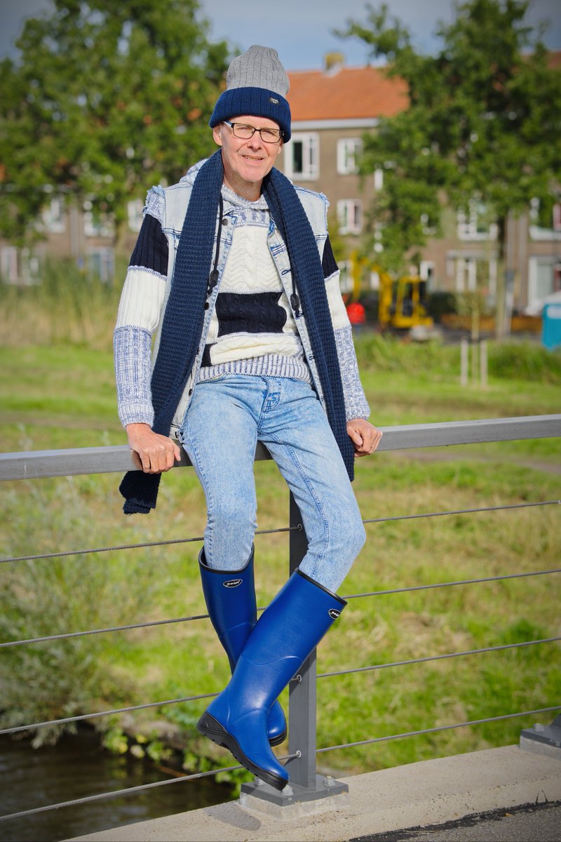 Welliesare4men2's tweet photo. Rain forecast today for large parts of western Europe and the UK. Be sure to wear your wellies if you go outdoors! 🌧️☔️

Close-ups of the boots tomorrow! 🔎📸

#Gumleaf #Norse #Wellies #Boots #Rubber #Tall #Blue #Navy #Awesome #Stunning #BeSeen #Standout #DareToBeDifferent https://t.co/6tWlS33xBg