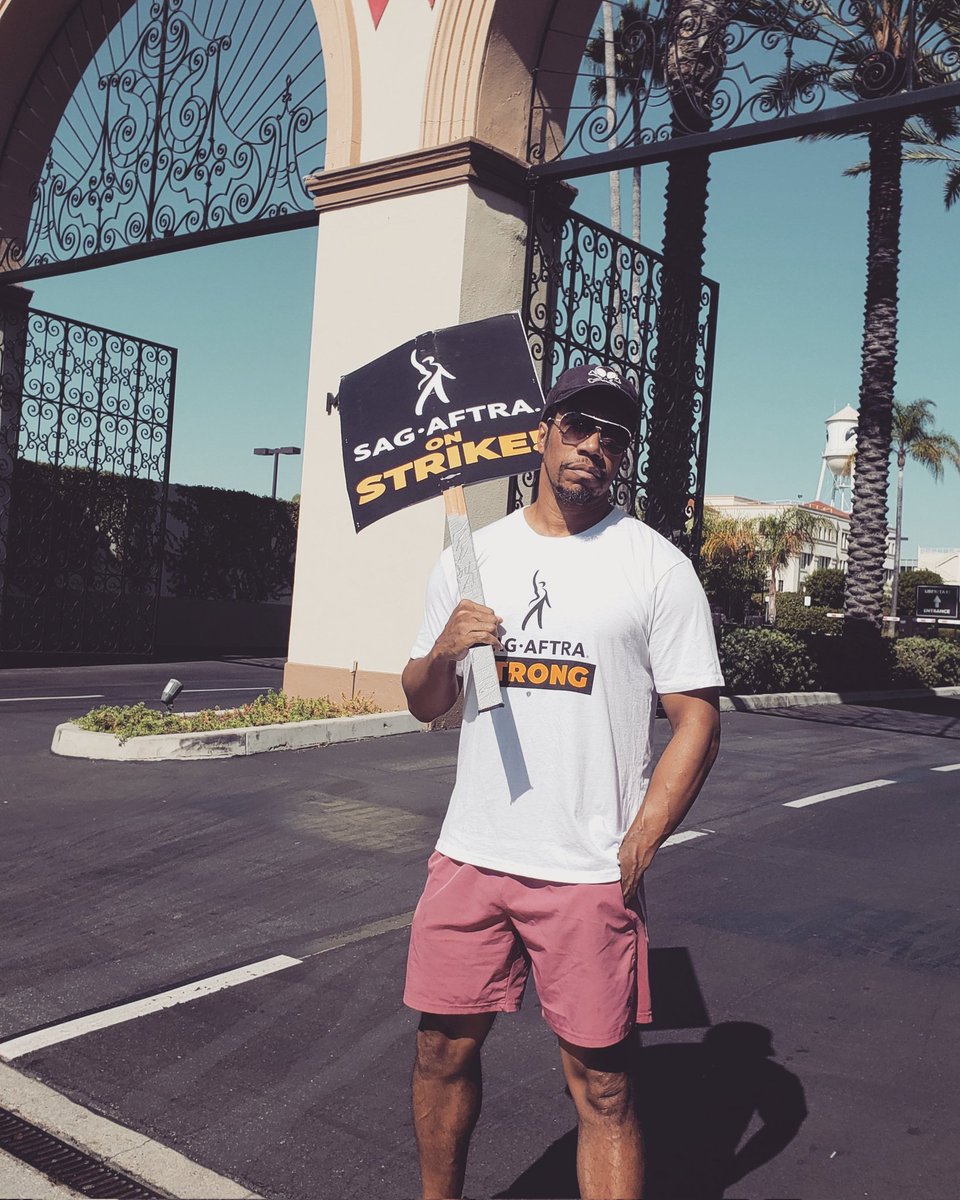 Day 102 of the SAG-AFTRA Strike. Tuesday, SAG-AFTRA meets again w/the AMPTP. Come to the picket lines if you can. The #'s are important. All strength in solidarity. We're literally fighting 4 the soul of Hollywood. #onedaylongeronedaystronger #aslongasittakes #SAGAFTRAstrong