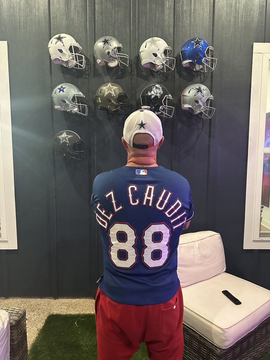 chrislowband's tweet photo. @1053SS @Rangers @dallascowboys #RangersNation #CowboysNation #WorldSeriesBound #FollowTheLeader #LoneStarChild #ChrisLowBand #OriginalFan #OriginalMusic #OnceAFanAlwaysAFan https://t.co/Tvo80glNXw