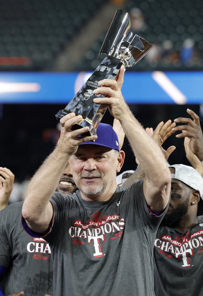 MLB's tweet photo. Bruce Bochy is going to the #WorldSeries for the 5th time in his career. https://t.co/9ESrC7XIlH