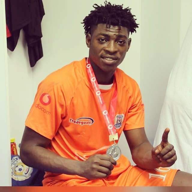 Huyu alikua Nyanda Haswa pale chamazi Complex Wengine wote wanakula Ice Cream za Bure za tajiri wetu 🙄