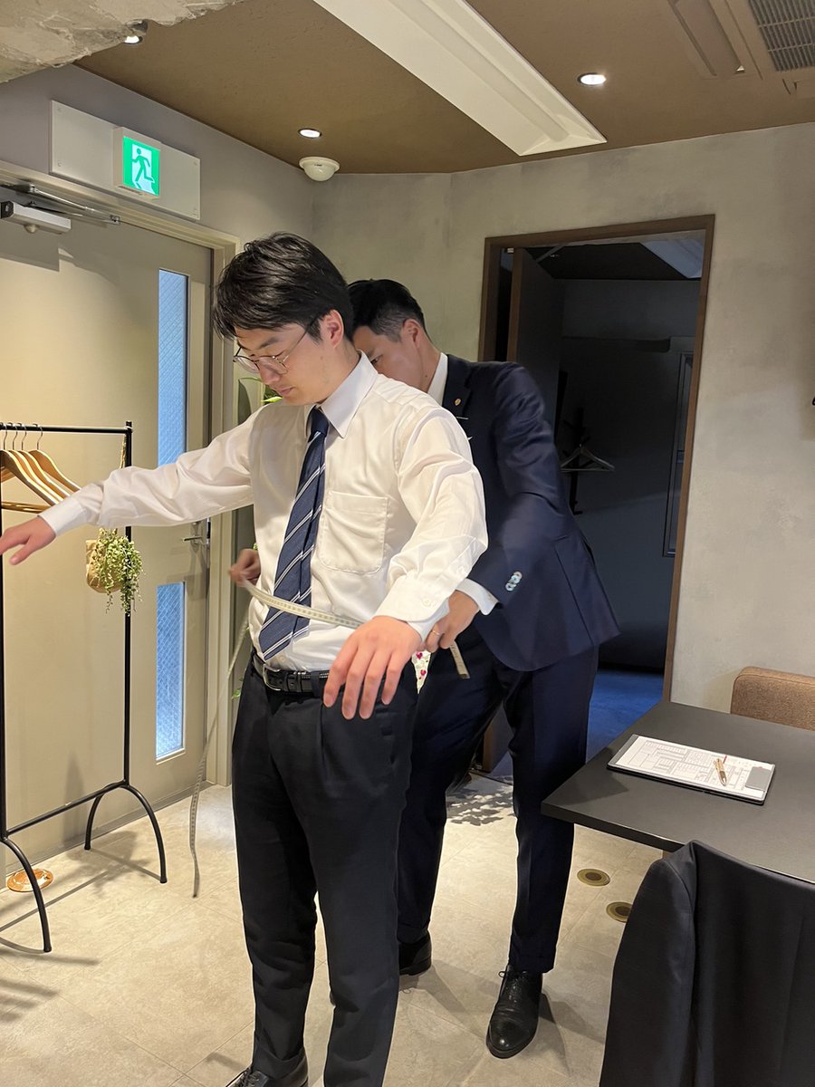 hitorisarisuke's tweet photo. オーダースーツ作ります～！楽しそう！ https://t.co/7eooPK42jS