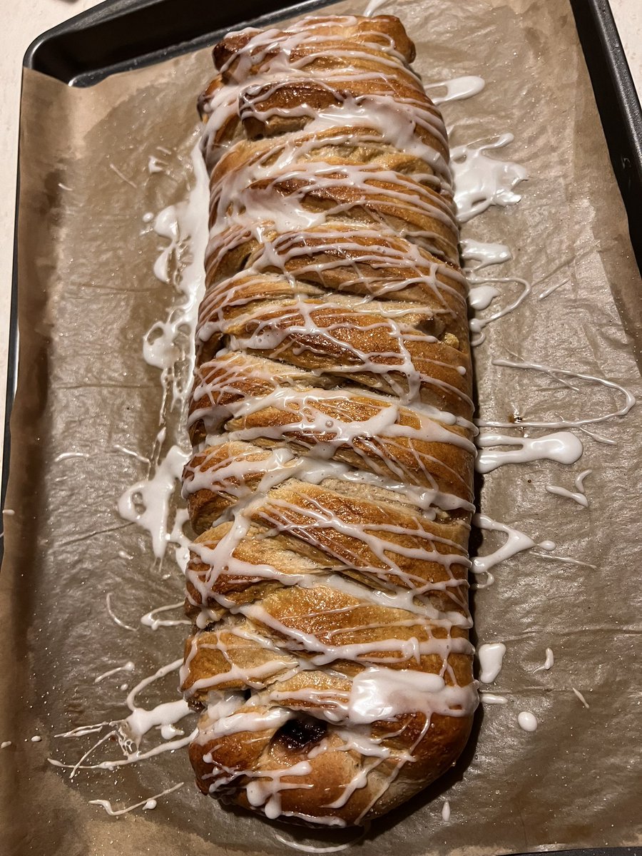fiddlerbrett's tweet image. Alright #BakingTwitter, continuing with fall baking we have a Clove and Cardamom Bread, filled with frangipane, cranberry compote, and apple butter. I’ve never made a sweet bread before but this thing was bussin’. 

#FallBaking  #BakingWithBrett