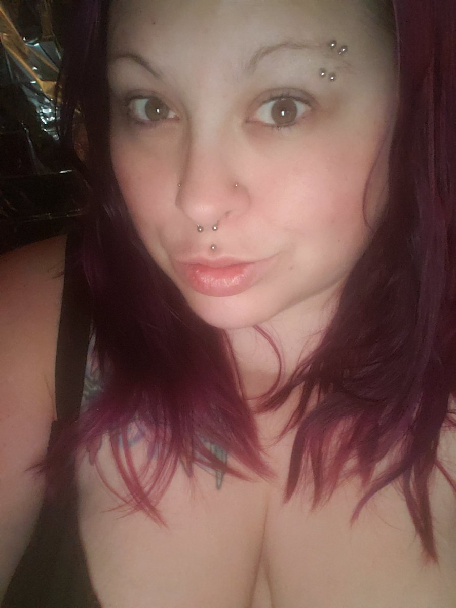 bre_bre_hxc's tweet photo. Don't mind me, just doing hot girl shit 😉😘 https://t.co/ntH4kDjySW