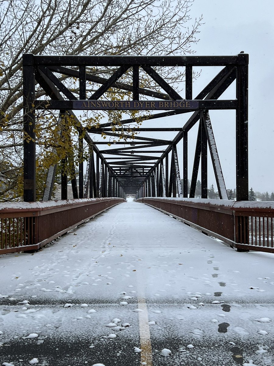 xiranda's tweet photo. Winter has arrived in Edmonton Alberta! Gold bar park https://t.co/dnOHlTruKm