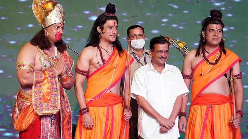 A rare photo of a smiling Ravan with Prabhu Sriram, Lakshman and Hanuman #HappyDasara