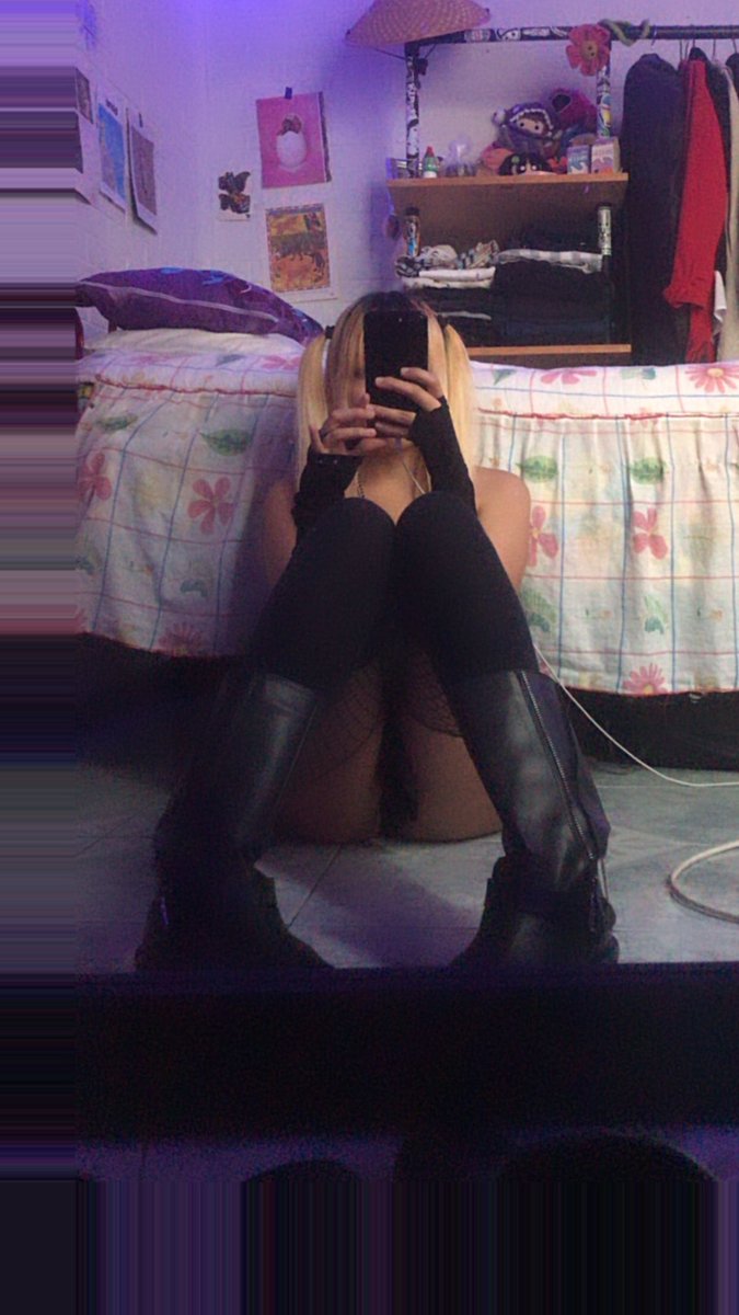 mimahatesyou's tweet photo. Follow me and I’ll send you a nude https://t.co/Ulv748eqmr