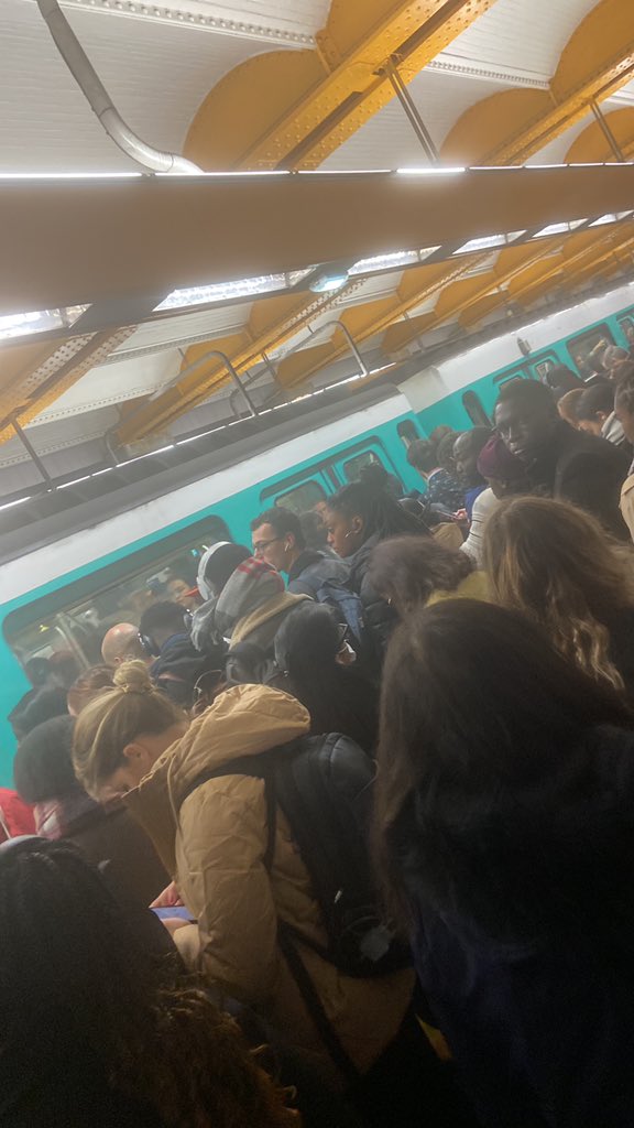 trueasEuphoria's tweet image. #RATP … a cause de quoi ? C’est quelle idée  que de fermée la ligne 14  pendant 14 jours !🫣Tous les dimanche presque elle est fermée. Ah vraiment .. on veut juste aller bossé mais on dirait on joue à #hungergame   #RATP  #ratp  #Paris