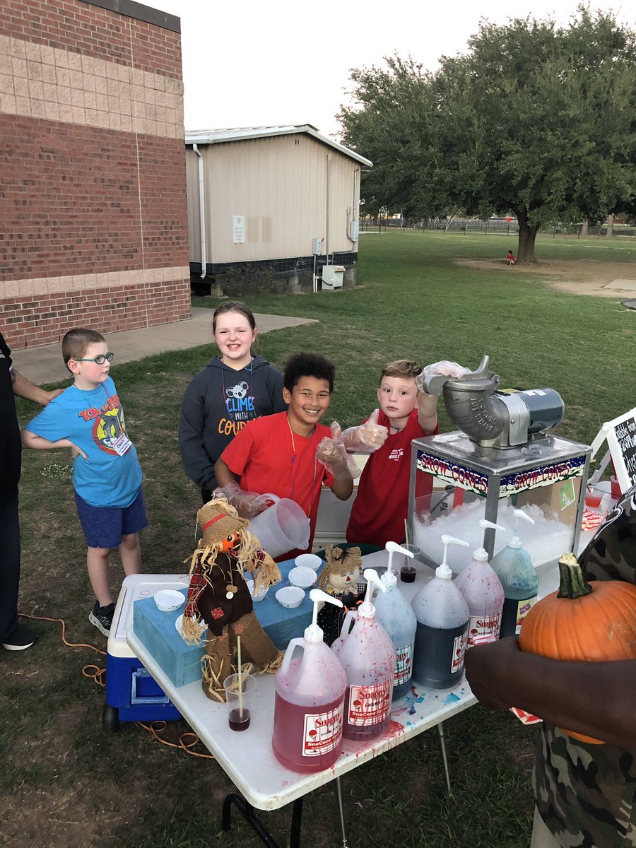 Garrett_TES's tweet photo. Tomball Elementary’s Unified Champions Fall Fundraiser has a huge success. Thank you everyone who came out!
#TISDShiningStars #LoveLaughterLearningInTISD @TomballISD, @TStudentSupport, @gibby1112, @nannewt, @SarahCato_TISD @AliciaMeans4 https://t.co/1voQZEIt4x