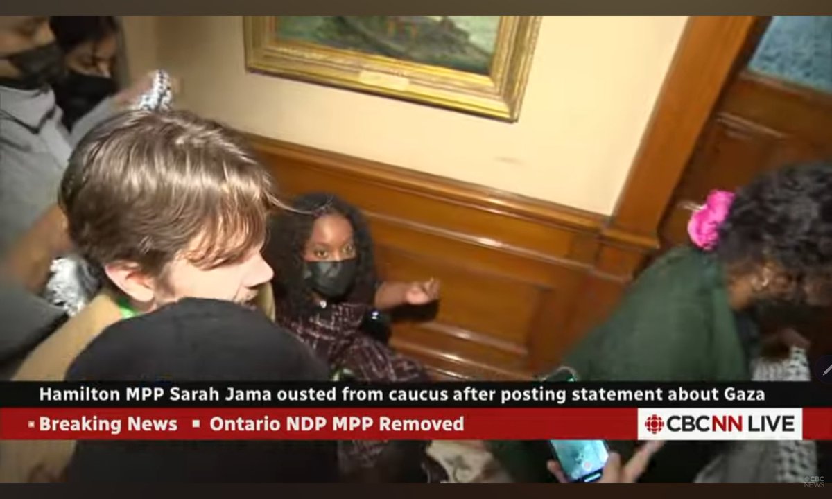 ODSPoor's tweet image. Horrific footage out of Queen&apos;s Park as #ColinDemelo and the #onpoli #press block Sarah Jama&apos;s wheelchair and demand answers harder than they ever have of Doug Ford. 

The #CdnMediaFailed once again by focusing on issues their corporate owners direct them to and avoid truths that…