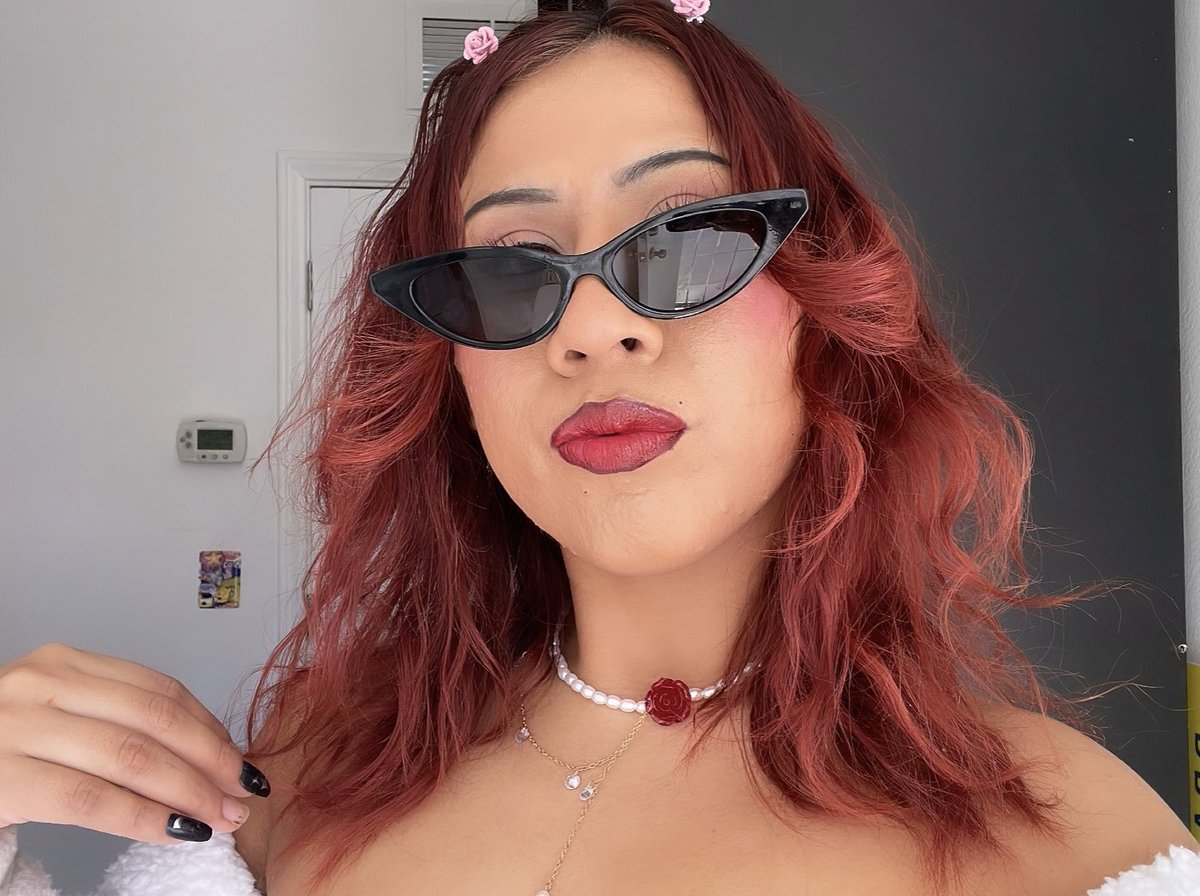 kittykells96's tweet photo. 🖤💖 https://t.co/5NHr1pImdq