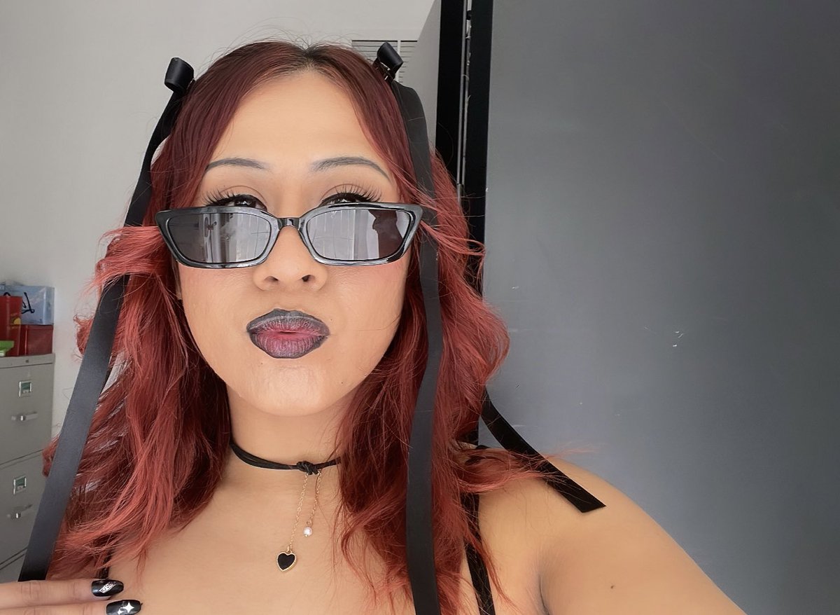 kittykells96's tweet photo. 🖤💖 https://t.co/5NHr1pImdq