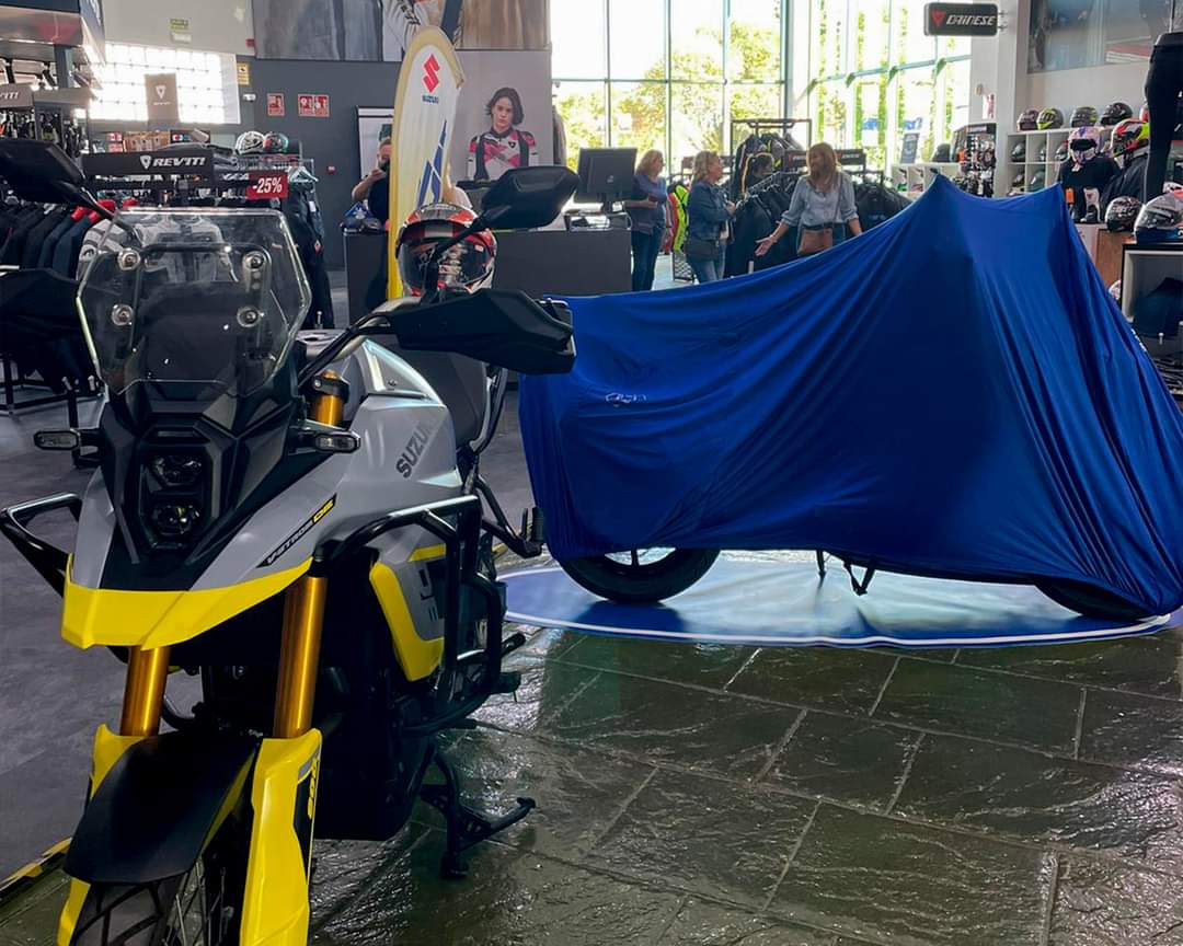 pmjuan89's tweet photo. ➡️Presentación de la nueva V-Strom 800 TECH, en la tienda el Motorista Jerez 🏠

Os invitamos a que vengáis a nuestro concesionario y conozcáis esta increíble moto. Pronto estará disponible para prueba.
✅¡Os esperamos!✅

#novedad #vstrom #suzuki #elmotorista #jerez https://t.co/FQOCsgP6Jv
