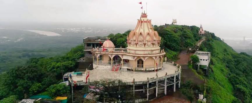suraj__8796's tweet photo. @desi_thug1 Chamunda Mata Temple,Parnera Hill, Valsad Gujarat https://t.co/XnW75h29eA