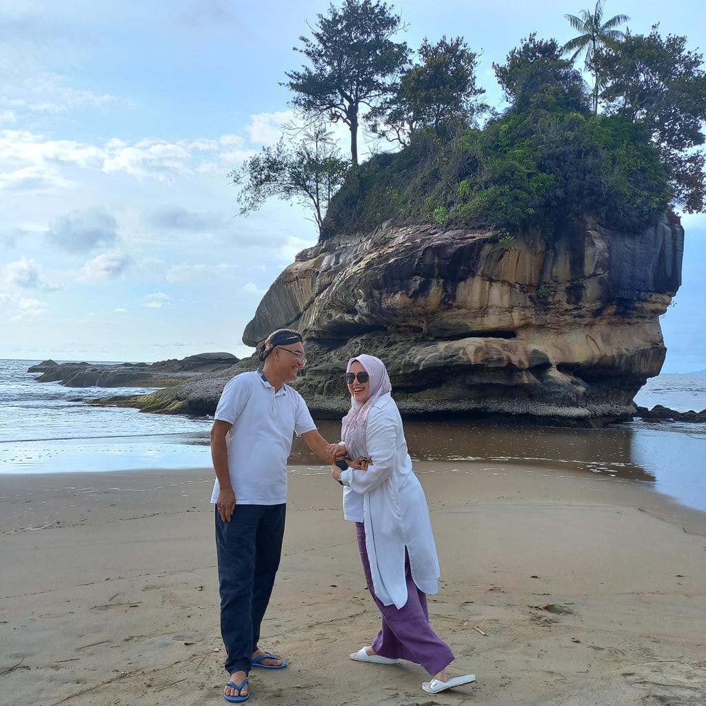 Marwan_Dasopang's tweet photo. Di tengah keramaian dan hiruk-pikuk kehidupan, keluarga adalah tempat di mana kita menemukan ketenangan dan cinta yang tak tergantikan.
#marwandasopang #dprri #komisiviii #fpkb #reses #keluarga #refresing #batuberdaun #natal #mandailingnatal https://t.co/5lf6QGk5Mq