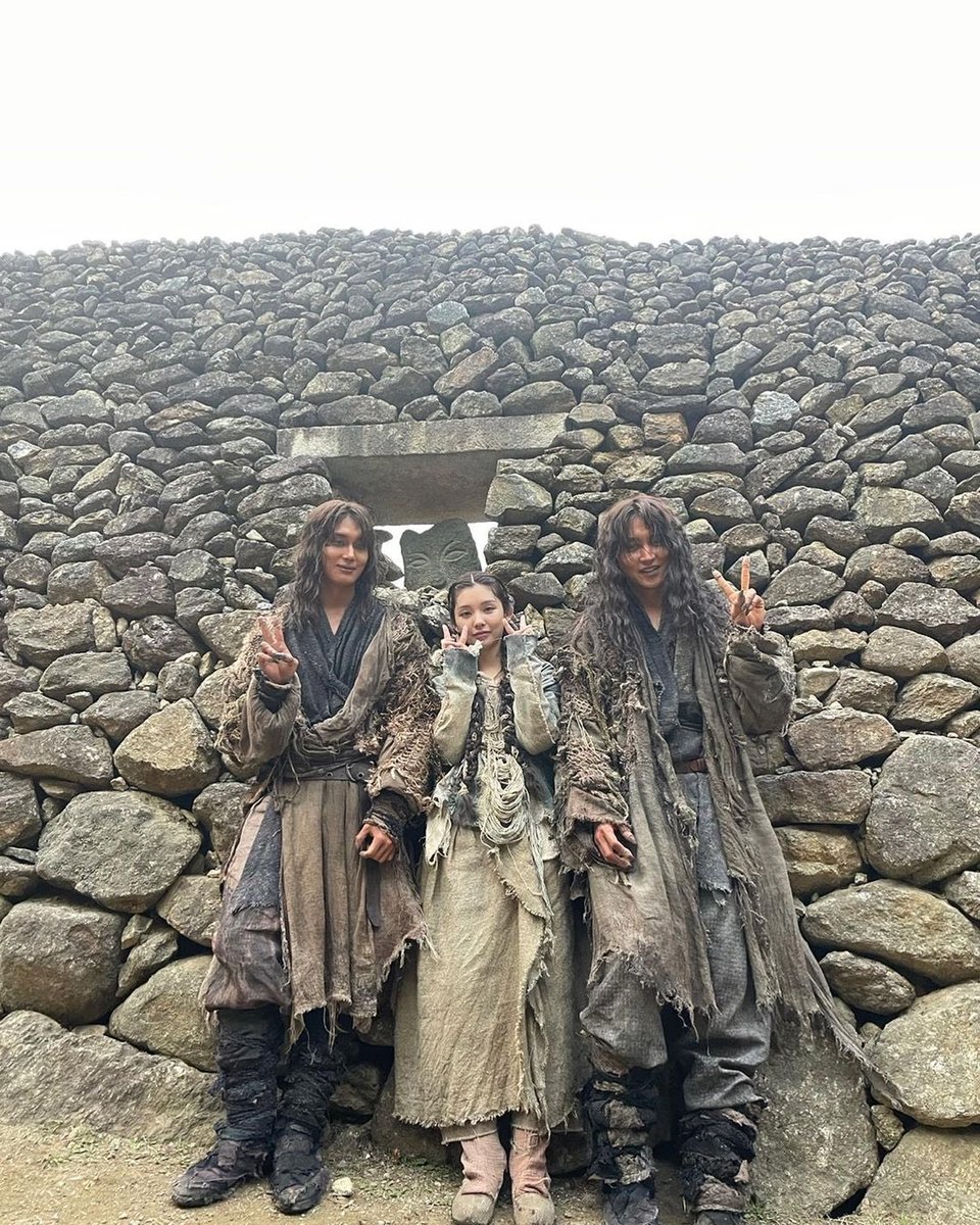 eesiwoo's tweet image. We are the strongest creatures in the world ✌🏻