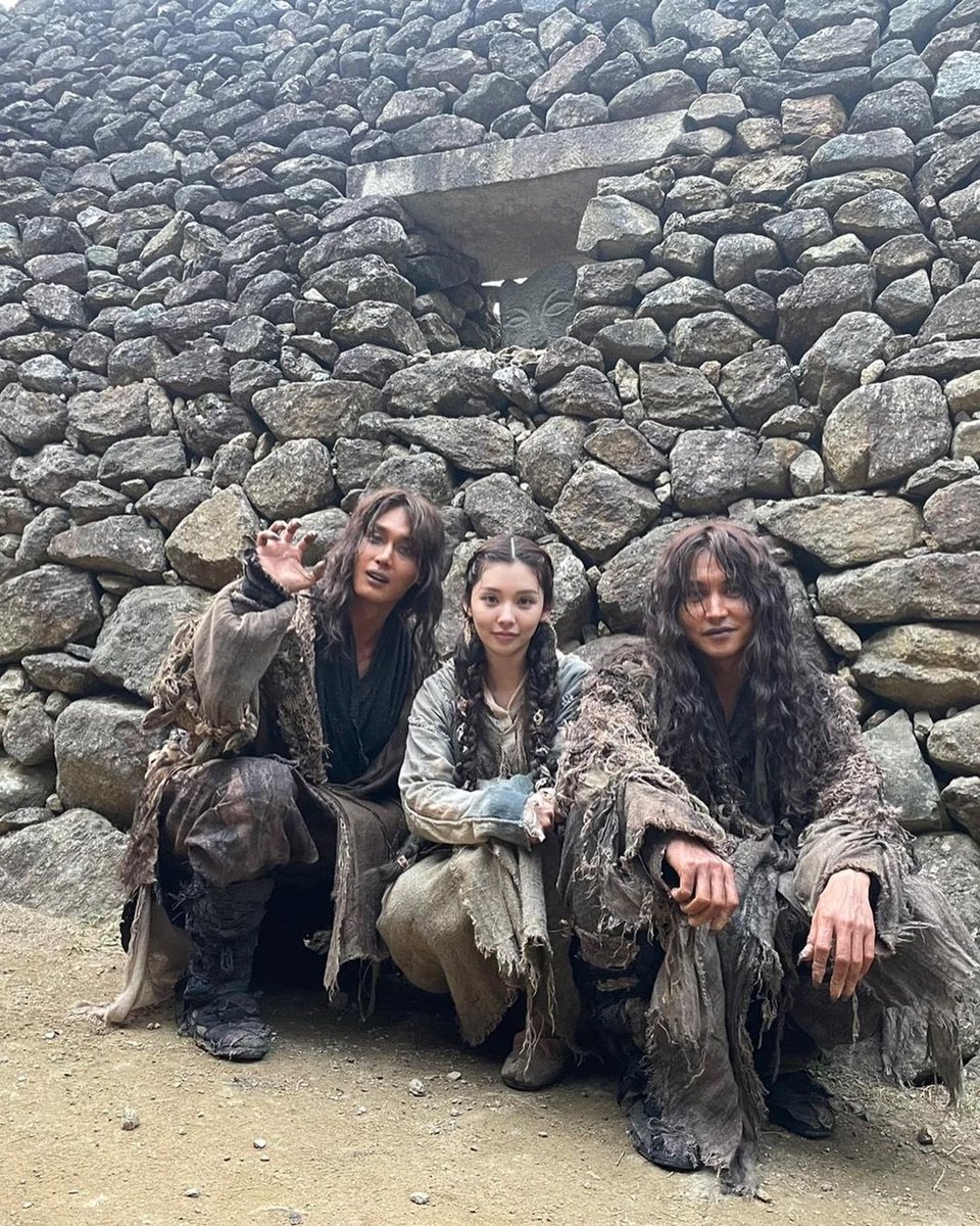 eesiwoo's tweet image. We are the strongest creatures in the world ✌🏻