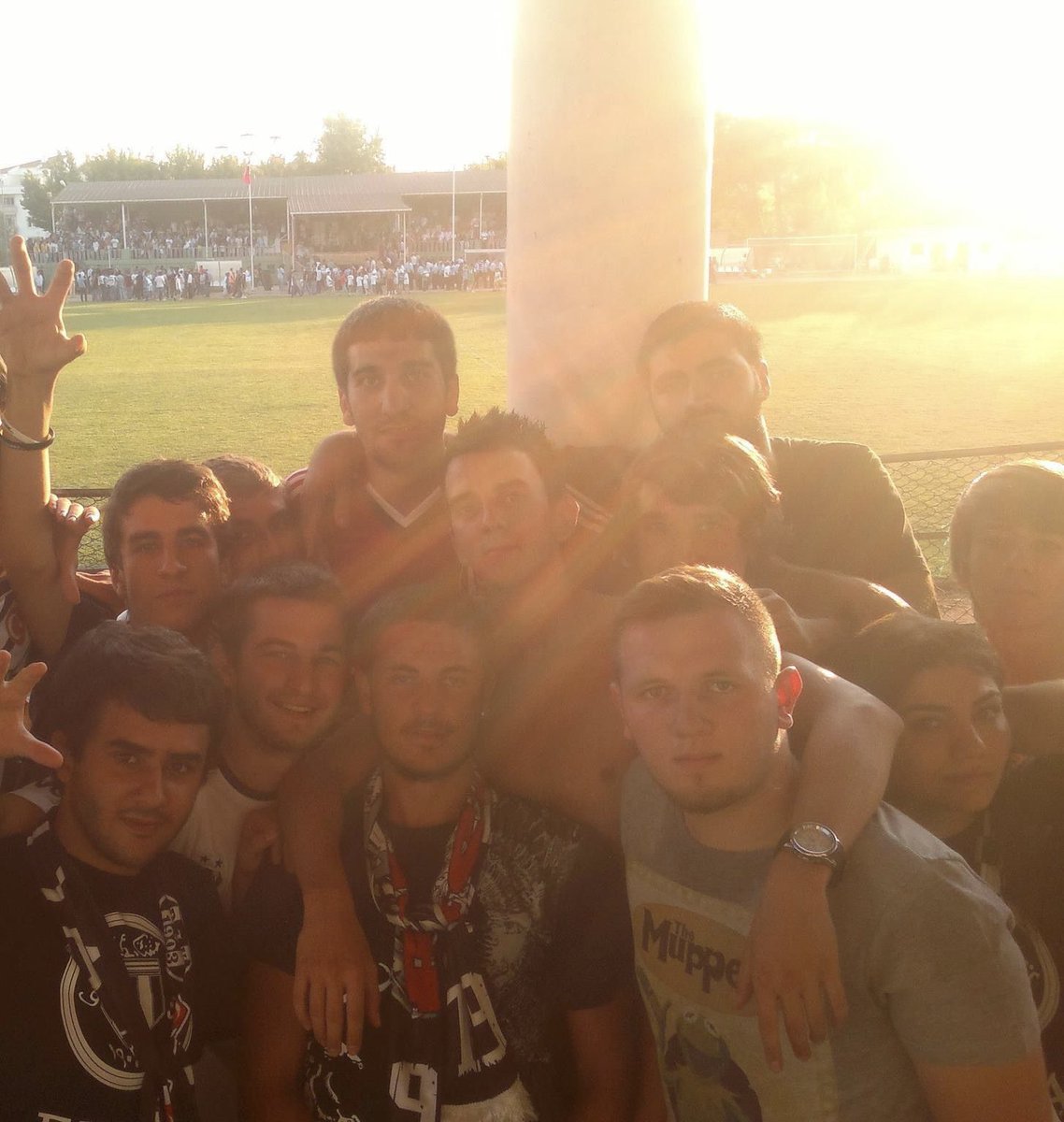 Geçmişden geleceğe..
Tel örgülerin ardından sevdik seni şanlı büyük BEŞİKTAŞ !!
Boston’dan herkese selamlar..
SİYAH BEYAZ DEWAM..