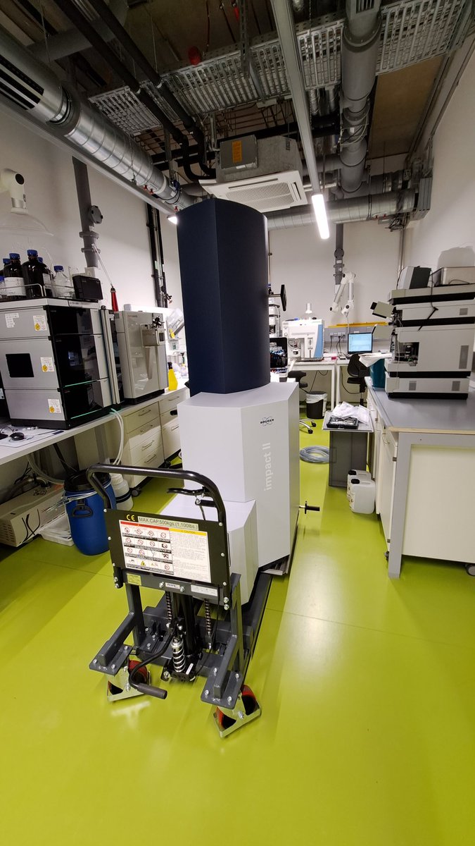 Something is Happening <a href="/Helmholtz_HIPS/">Antibiotikaforschung (inaktiv)</a>.. and yes, it still does fit into the room.. we all love mass spectrometry ❤️ and natural products <a href="/Saar_Uni/">Universität Saarland</a>