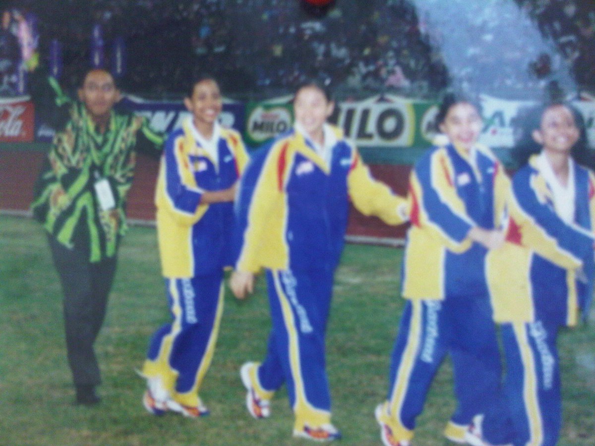 erisjemadi's tweet photo. As the Protocol Officer in Kuala Lumpur SEA Games 2001 during the Closing Ceremony with our gymnasts
girls https://t.co/kcv4O9U3rl