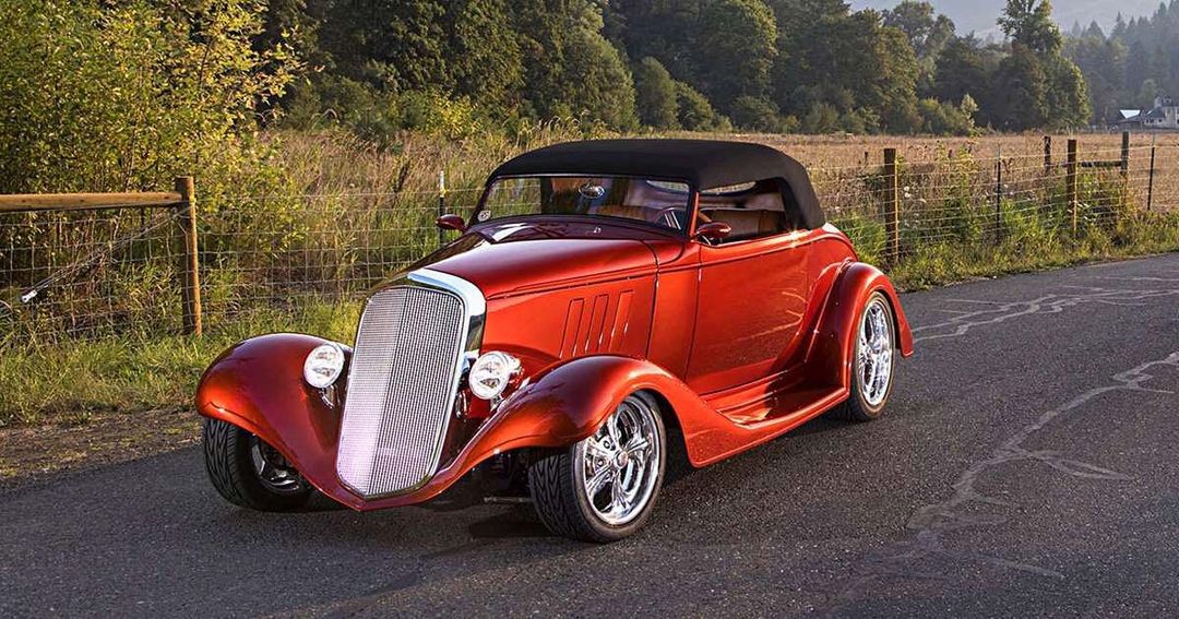 What do you think about the color of this 1933 Chevy roadster? #retrocar #retrocars #antiquecar #antique #antiqueauto #antiqueautomobile #vintage #vintagecars #amazingcars #amazingvehicle #carmasterpiece #carporn #vintagecar