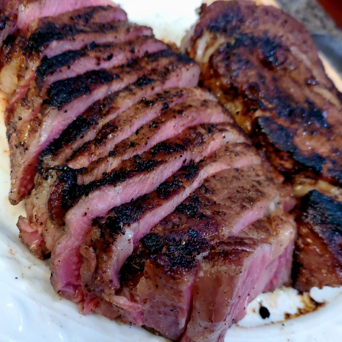 MoonViatorem's tweet image. Sometimes you just need a 60 day dry aged ribeye with chimichurri and asparagus. #dryagedbeef
#ChefLife #Ribeye
@GOTTI_MProtocol @LemmeHollyatU @Blairosophy @Katxkin32 @DreamingDeFi @rla323 @SafemoonYolo @Megladon71 #SAFEMOONARMY