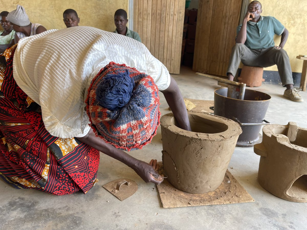 Michael851112's tweet photo. In Mbira, @miseancara member Jesuits are helping the eradication of charcoal &amp; firewood through the use of ceramic clean cooking stoves which also serves a source of income for these lovely rural entrepreneurs. #ClimateAction 
@miseancara 
@Irish_Aid https://t.co/vyJUFwH1gY